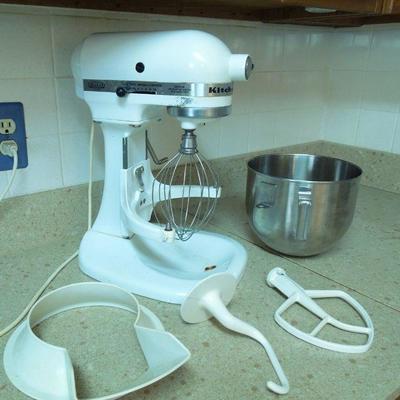 Lot 179: KitchenAid Stand Mixer Model K5-SS