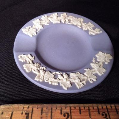Lot 146: Group of Antique Porcelain and Wedgewood Decoratives