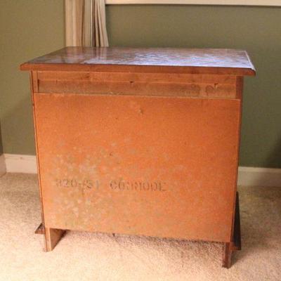 Lot 101: PAIR of American Furniture Co. Bedside Dresser Tables