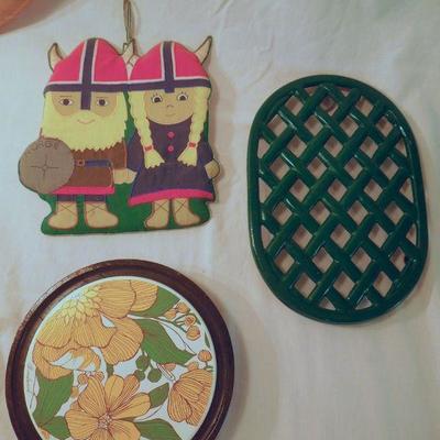 Lot 160: Scandanavian Decoratives, Trivets, Bird Clock