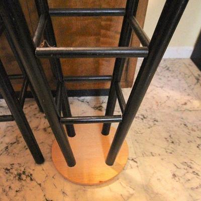 Lot 130: Wood Bar Cart With 2 Stools