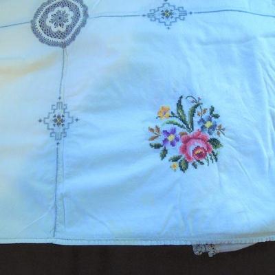 Lot 189: Antique and Vintage Needlework, Embroidered Linens and Tablecloths