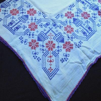 Lot 189: Antique and Vintage Needlework, Embroidered Linens and Tablecloths