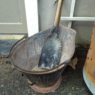 Lot 29: Hobo Garbage Can, Scuttle and Wash Tub