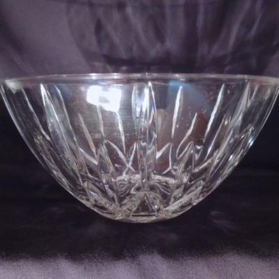 Lot 144: Vintage Cut and Pressed Glass Bowls, Dish and Display Fruit