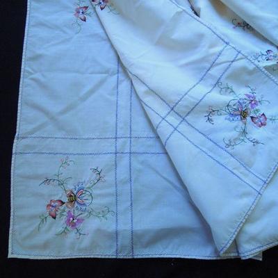 Lot 189: Antique and Vintage Needlework, Embroidered Linens and Tablecloths