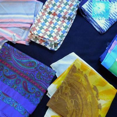 Lot 192: Vintage Handkerchiefs and Kid Evening Gloves