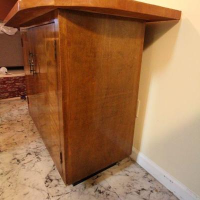 Lot 130: Wood Bar Cart With 2 Stools
