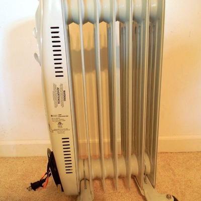 Lot 195: DeLonghi Radiator Heater Model R030715T