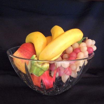 Lot 144: Vintage Cut and Pressed Glass Bowls, Dish and Display Fruit