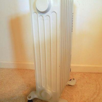 Lot 195: DeLonghi Radiator Heater Model R030715T
