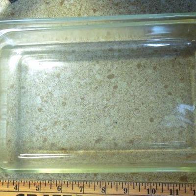 Lot 173: Baking Dishes, Cuisinart Hand Mixer, Microwave Baking