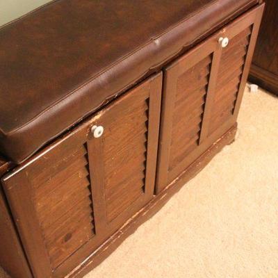 Lot 105: Vintage Double Laundry Hamper Bench