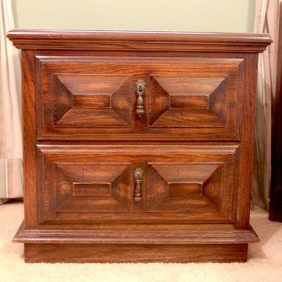Lot 101: PAIR of American Furniture Co. Bedside Dresser Tables
