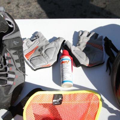 Lot 3: Men's Bicycling Gear with Specialized Shoes