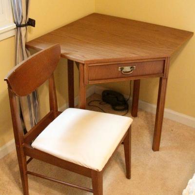 Lot 113: MCM Corner Oak Writing Desk With Bassett Chair