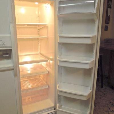 Lot 58: Kenmore Coldspot Side by Side Refrigerator Freezer 