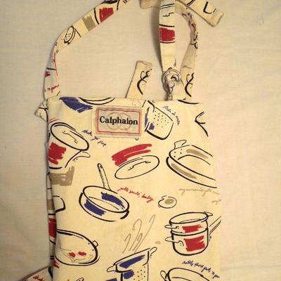 Lot 174: Oven Mitts and Aprons