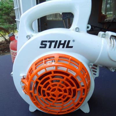 Lot 43: Stihl BG 55 Gas Professional Handheld LEAF BLOWER with Gas Can