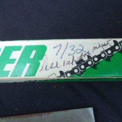 Lot 41: Stihl MS250 18" Chain Saw with Extras