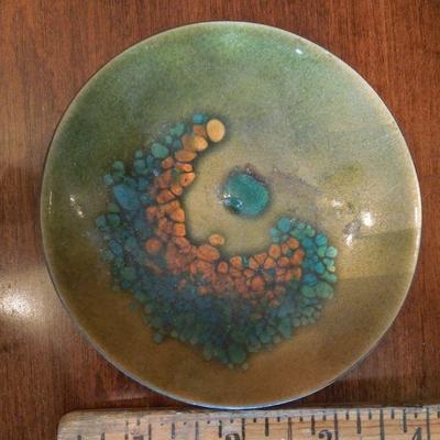 Lot 147: Vintage World Travel Collectibles