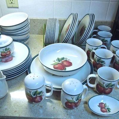 Lot 166: 8 pc Stoneware Dish Set and Glassware
