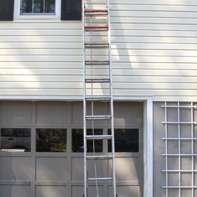 Lot 7: 24 FT Craftsman Aluminum Extension Ladder 