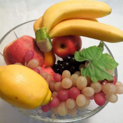Lot 144: Vintage Cut and Pressed Glass Bowls, Dish and Display Fruit