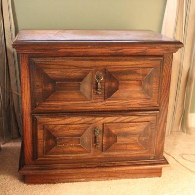 Lot 101: PAIR of American Furniture Co. Bedside Dresser Tables