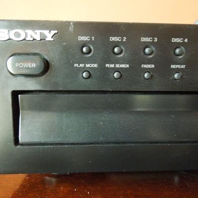 Lot 97: Sony CD Changer 5 Compact Disc Model CDP-CE275