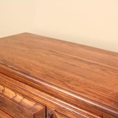 Lot 101: PAIR of American Furniture Co. Bedside Dresser Tables