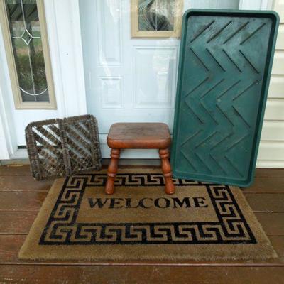 Lot 25: Entryway Items