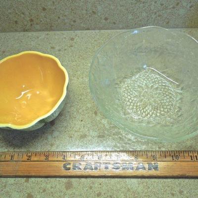Lot 169: 8 Canteloupe Bowls, Pyrex Loaf Pan and Serving Pieces