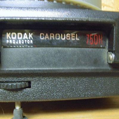 Lot 230: Vintage Kodak Carousel 750H Slide Projector with Screen