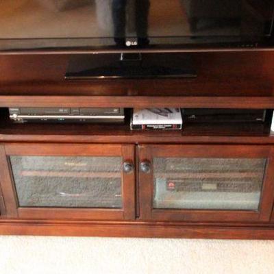 Lot 124: Glass Door Entertainment Stereo Console