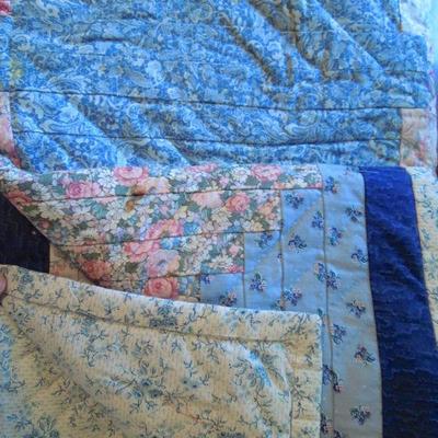 Lot 194: Twin Bed Sheets, Blankets and Heating Pad