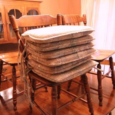 Lot 93: Moosehead Maple Gateleg Dining Table 6 Chairs 