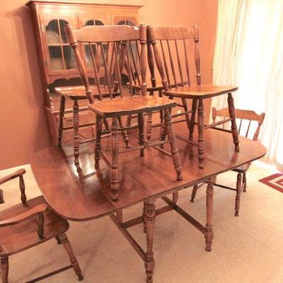 Lot 93: Moosehead Maple Gateleg Dining Table 6 Chairs 