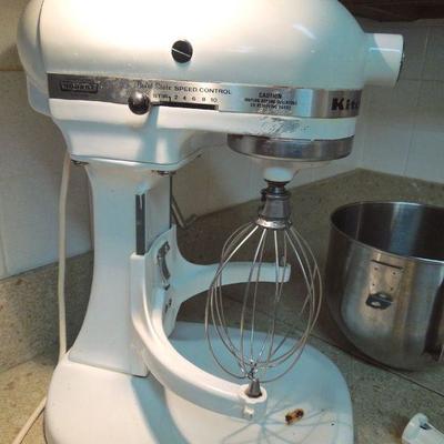 Lot 179: KitchenAid Stand Mixer Model K5-SS