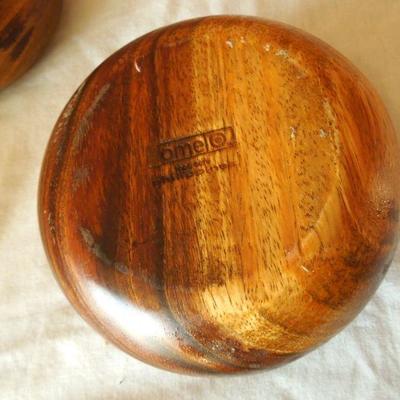 Lot 159: Wood and Marble Kitchen Items