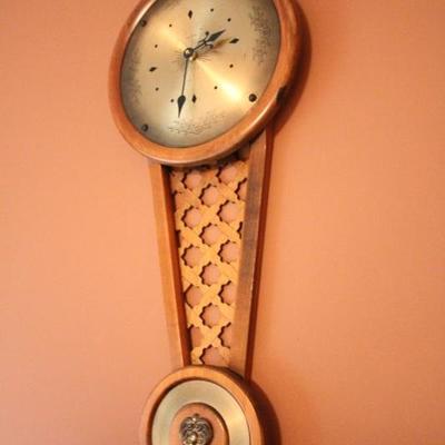 Lot 154: Vintage French Country Wood Battery Wall Clock
