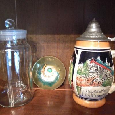 Lot 147: Vintage World Travel Collectibles