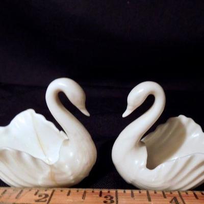 Lot 146: Group of Antique Porcelain and Wedgewood Decoratives
