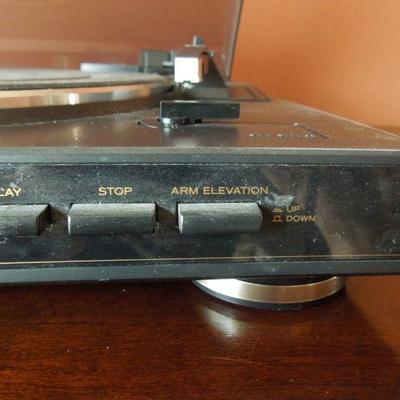 Lot 94: TEAC P-988 DC Servo Motor Turntable for Vinyl Records