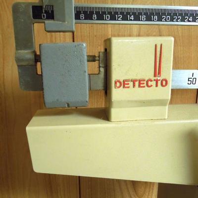 Lot 209: Vintage Detecto 350lbs Physicians Medical Weight Scale Working