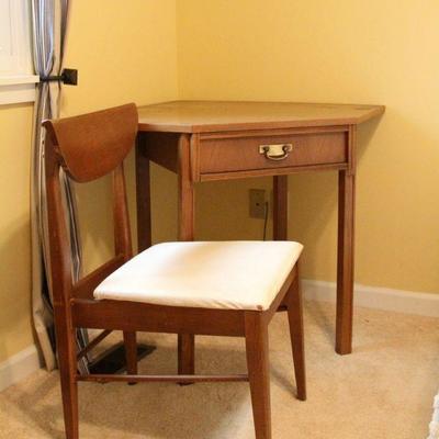 Lot 113: MCM Corner Oak Writing Desk With Bassett Chair