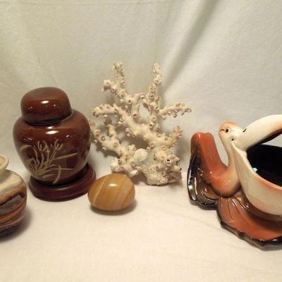 Lot 136: Vintage Decoratives