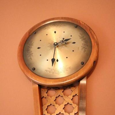 Lot 154: Vintage French Country Wood Battery Wall Clock