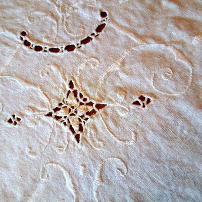 Lot 91: Antique Fine Linen Cutwork Tablecloth and 9 Napkins