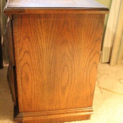 Lot 101: PAIR of American Furniture Co. Bedside Dresser Tables